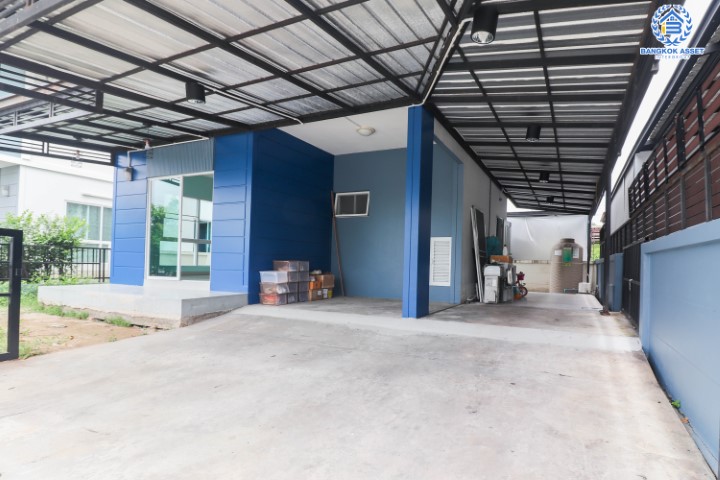 *****บ้านแฝดมือสองนนทบุรี ม.เพอร์เฟคพาร์ค บางบัวทอง คุณภาพระดับแบรนด์ Property Perfect เนื้อที่กว้างขวางเกือบ 37 ตร.ว. ฟังก์ชัน 3 ห้องนอน 2 ห้องน้ำ ภายในแต่งสไตลโมเดิร์น ต่อเติมครบครัน หน้าบ้านไม่ชนกับใคร พร้อมเข้าอยู่ได้ทันที! เชื่อมต่อถนนกาญจนาภิเษก ถนนบางกรวย-กรุงเทพฯ ใกล้รถไฟฟ้าสายสีม่วง "สถานีคลองบางไผ่" จองเลย